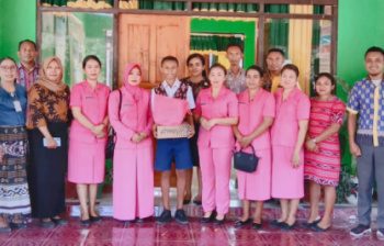 Kegiatan Bhayangkari Peduli Polsek Rotim serahkan Bansos Kepada Siswa Kurang Mampu