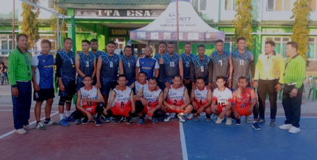 Tim Bhayangkara Polres Rote Ndao Menang 3 Set Atas Tim Bante 014 Pada Turnamen Voli Dandim 1627/Rote Ndao Cup