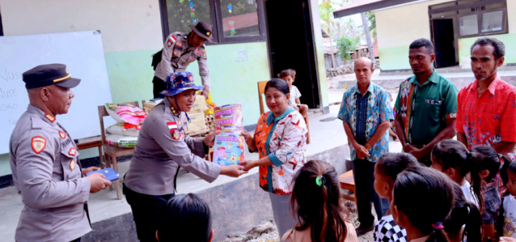 Kapolres Rote Ndao Giat Polri Peduli Budaya Literasi Di Kecamatan Ndao Nuse