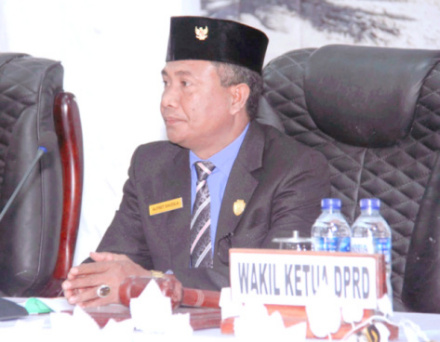 Ketua DPRD Kab. Rote Ndao Menyesal Atas Penutupan Jalan Pekerjaan Hotmix Jalur SMP Oelua/Pasar Oelaba 